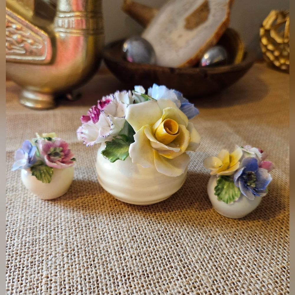 🐕 MAKE OFFER Vintage Handmade Bone China floral bouquet Staffordshire England
